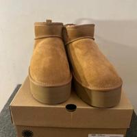 Stivali da neve UGG Mini con tacco alto da donna38