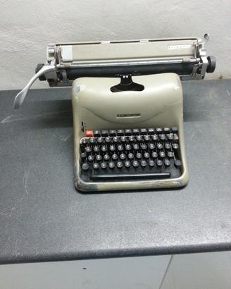 Macchina da scrivere olivetti antica