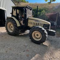 Trattore agricolo