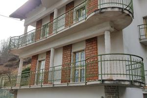 casa unica formata da 4 appartamenti