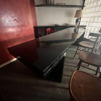 tavolo Orsello anni '70-80 disegnato da Scarpa