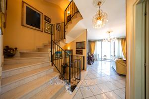 Elegante villetta di ampia metratura