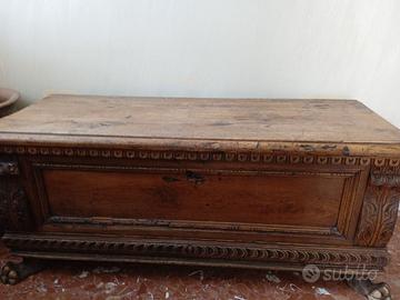 Cassapanca antichissima