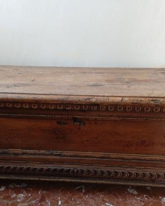 Cassapanca antichissima