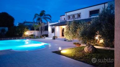 Sicilia villa con piscina fino a 10 -16 persone