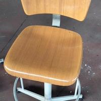 sgabello industriale vintage