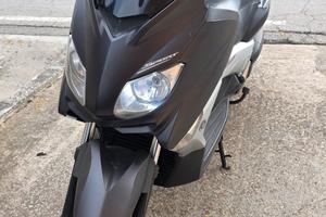 scooter Xmax 250 