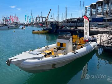 Gommone Tuono Pro 75 con motore Suzuki DF 350 AP