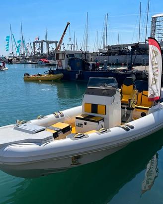 Gommone Tuono Pro 75 con motore Suzuki DF 300 AP