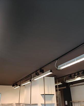 Illuminazione con blindosbarra e plafoniere