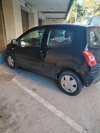 veicolo renault twingo
