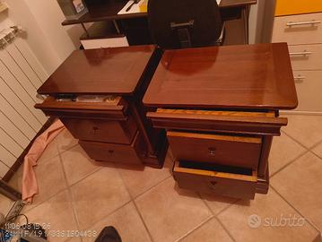 comodini in legno massello 