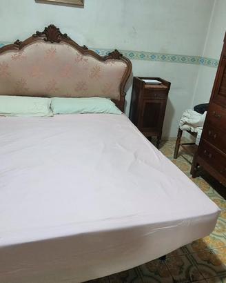 Camera da letto con comò e 2 comodini