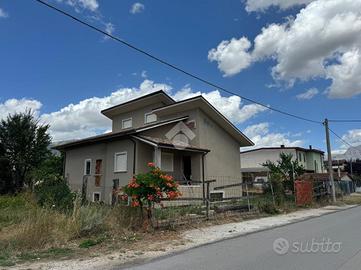 VILLA SINGOLA A AVEZZANO