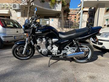 Moto YAMAHA XJR 1300