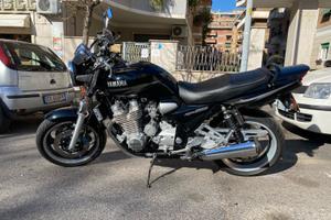 Moto YAMAHA XJR 1300