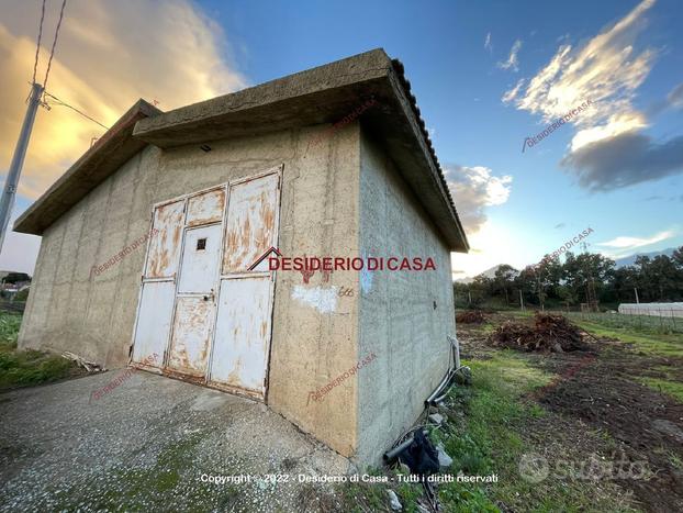 Locale, Campofelice di Roccella.