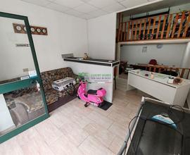 Rif. 9647 - Locale commerciale con soppalco