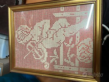 Ricamati a mano con cornice