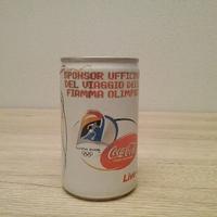 Bottiglie e lattina coca-cola