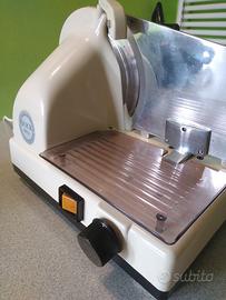 affetatrice elettrica  quick mill.