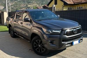TOYOTA Hilux 2.8 D  Double Cab Invincible pick-up