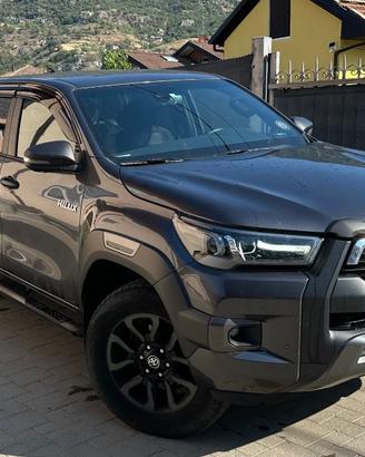 TOYOTA Hilux 2.8 D  Double Cab Invincible pick-up