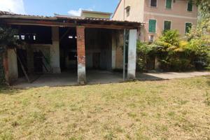 Casale rustico con terreno