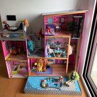 Casa di Barbie/bambole interamente in legno