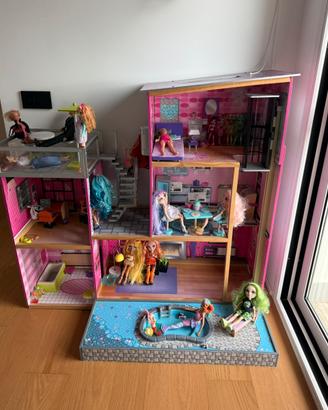 Casa di Barbie/bambole interamente in legno