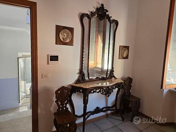 Mobili d'epoca intagliati a mano massello