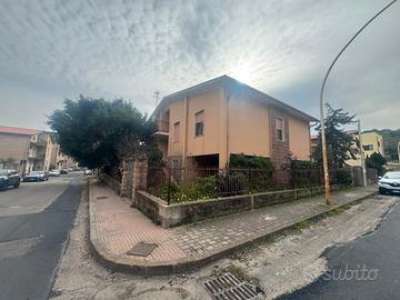 Bosa VILLA libera su 4 lati con Giardino di 600 mq