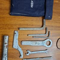 Kit attrezzi ORIGINALE ktm duke 2021