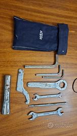 Kit attrezzi ORIGINALE ktm duke 2021