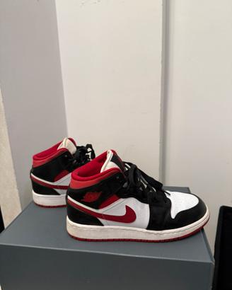 Air Jordan 1 Mid “Black Gym Red”