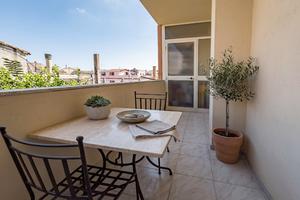 Ampio e luminoso quadrivano con terrazza