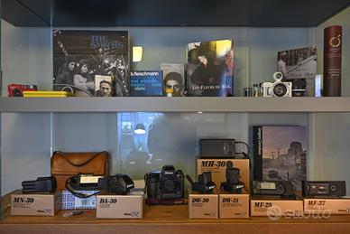 [RARITÀ DA COLLEZIONE] Nikon F5 – Set Completo