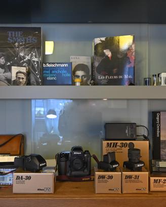[RARITÀ DA COLLEZIONE] Nikon F5 – Set Completo