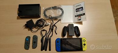 Nintendo Switch con 1 gioco, 2 custodie, originale
