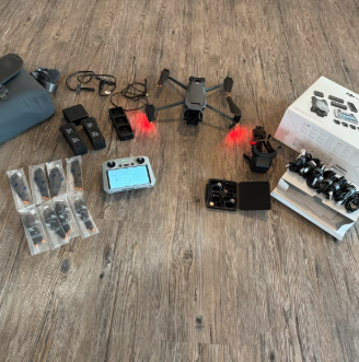 DJI Mavic 3 Pro Fly More Combo + DJI RC