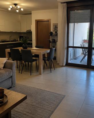 Trilocale con due camere e box auto a Biassono