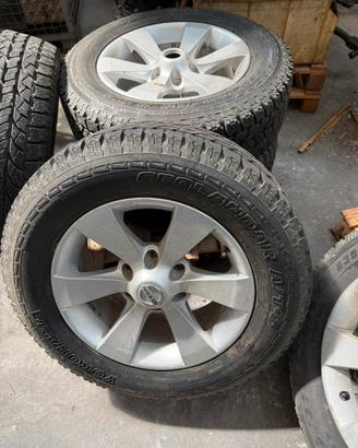 Cerchi e Gomme Yokohama per Nissan Terrano 3.0