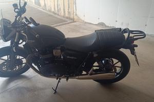 Triumph street twin 