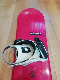 Tavola snowboard con attacchi