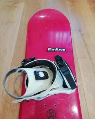 Tavola snowboard con attacchi