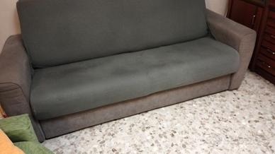 Divano 3 / 4 posti letto matrimoniale.