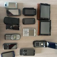 Gran bel stock di Telefoni e navigatori vintage