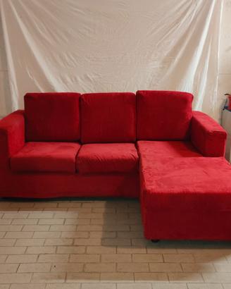 Divano rosso in velluto
