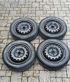 4 gomme invernali Kleber 155/65 R14 con cerchi