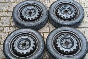 4 gomme invernali Kleber 155/65 R14 con cerchi